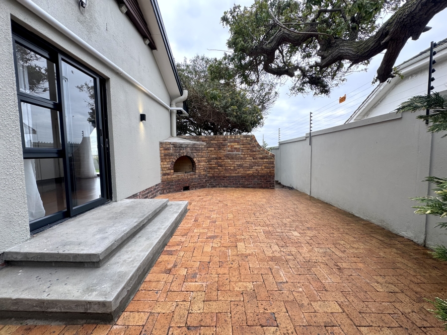 To Let 4 Bedroom Property for Rent in Milnerton Central Western Cape
